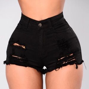 Fashion Nova Distressed Shorts 🩳🖤